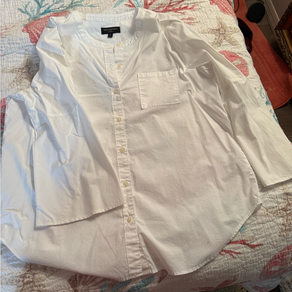 Banana Republic White Classic Button Down Shirt